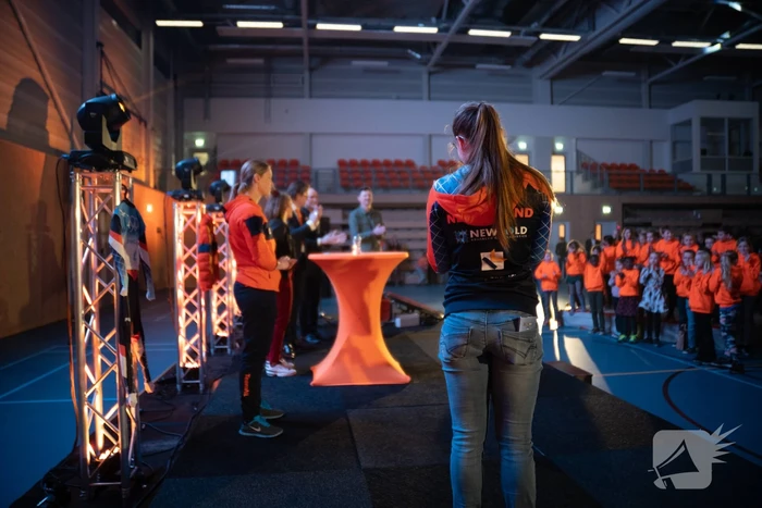 Skeletonster Kimberley Bos gehuldigd door burgemeester