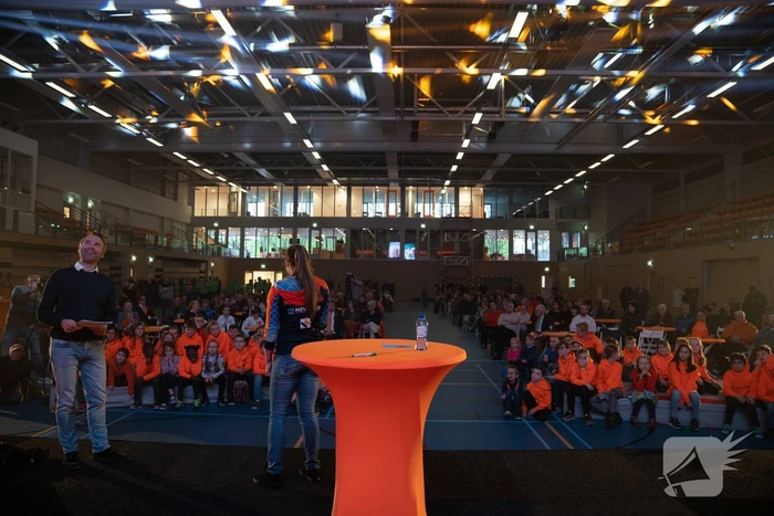 Skeletonster Kimberley Bos gehuldigd door burgemeester