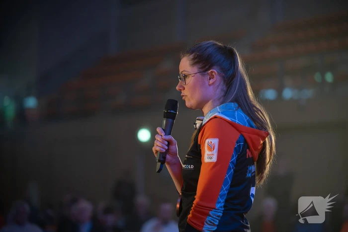 Skeletonster Kimberley Bos gehuldigd door burgemeester