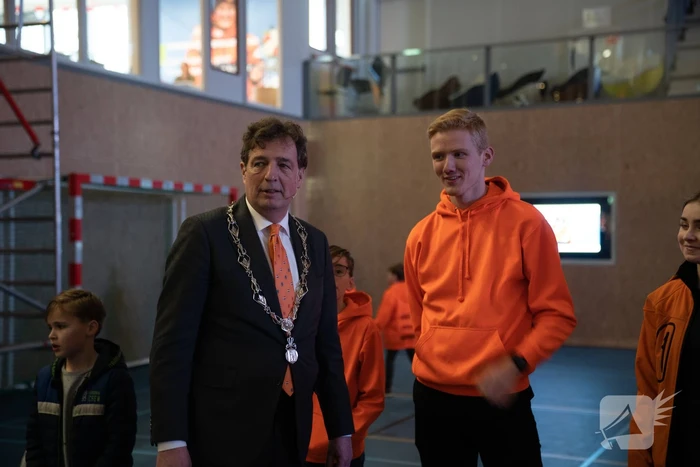 Skeletonster Kimberley Bos gehuldigd door burgemeester