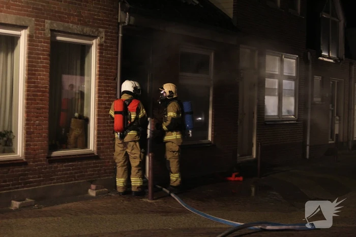 Veel rook bij brand in woning