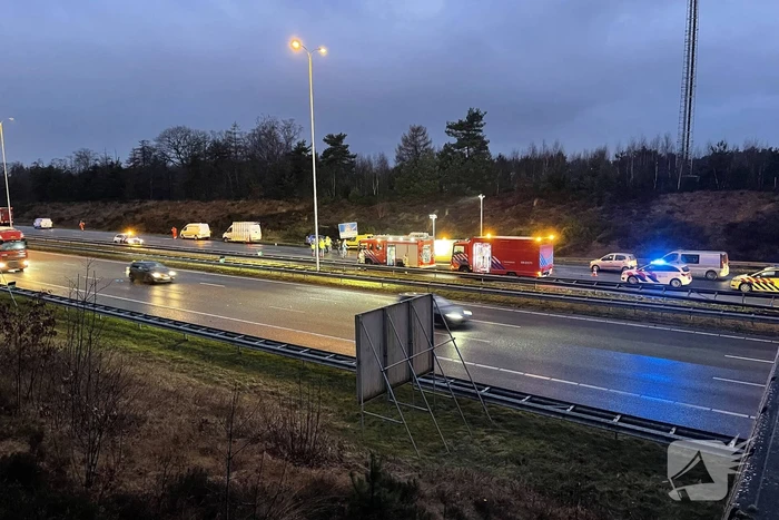 Snelweg afgesloten door ernstig verkeersongeval