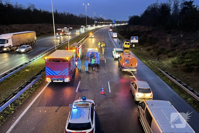 Snelweg afgesloten door ernstig verkeersongeval