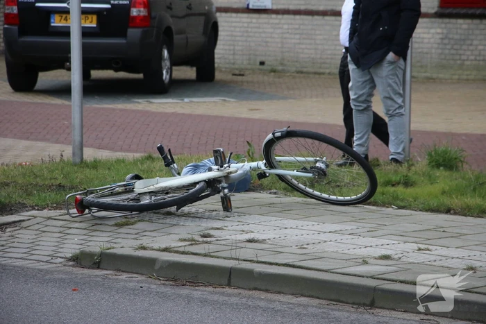 Automobilist schept overstekende fietser