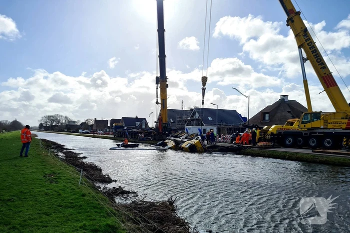 Berging van mobiele telescoopkraan in volle gang