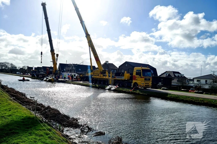 Berging van mobiele telescoopkraan in volle gang