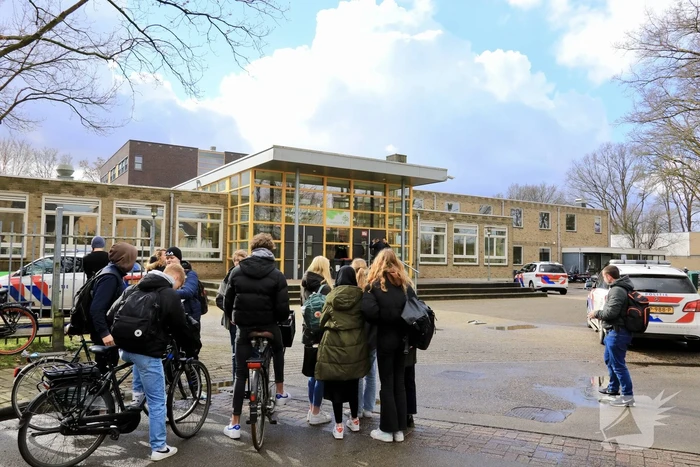 Veel politie bij school na verdachte situatie