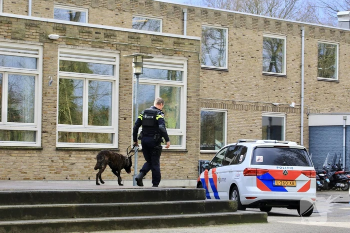 Veel politie bij school na verdachte situatie