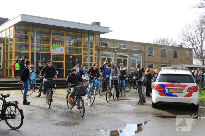 Veel politie bij school na verdachte situatie