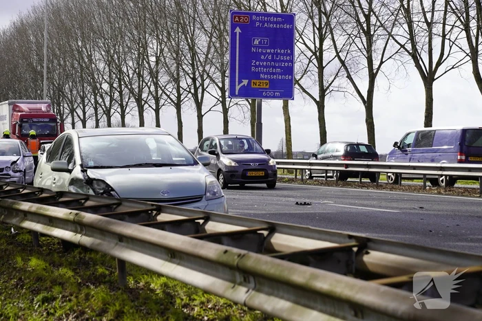 Vijf auto's en een vrachtwagen betrokken bij botsing