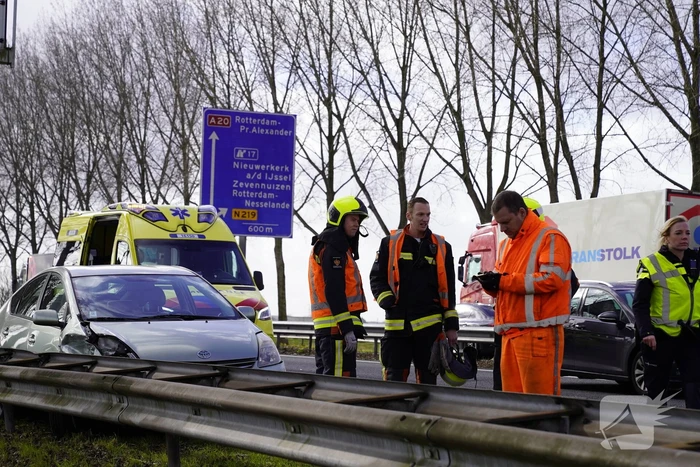 Vijf auto's en een vrachtwagen betrokken bij botsing