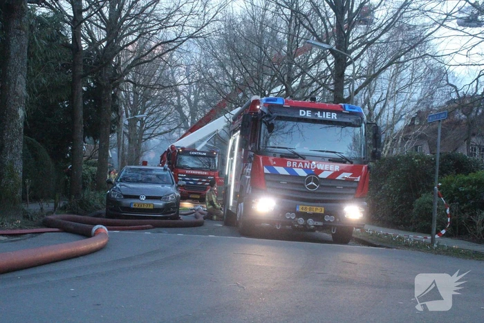Zeer grote brand in woning met rieten dak