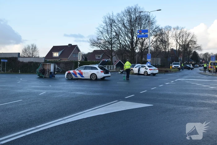 Enorme ravage na botsing met aanhangwagen