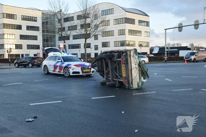 Enorme ravage na botsing met aanhangwagen