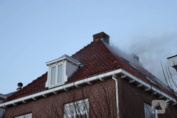 Veel rook bij brand op zolder
