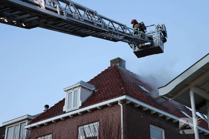 Veel rook bij brand op zolder