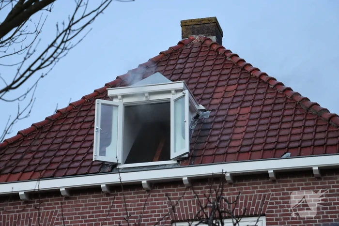 Veel rook bij brand op zolder