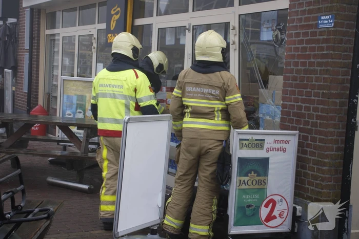 Auto zorgt voor schade aan koffiewinkel