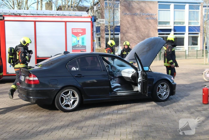 Omstanders voorkomen erger bij autobrand
