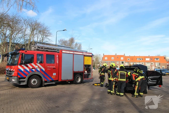 Omstanders voorkomen erger bij autobrand