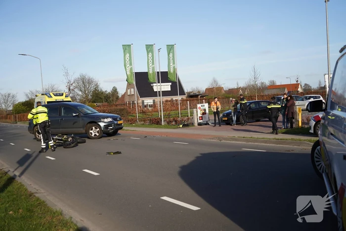 Motorrijder gewond bij botsing met auto
