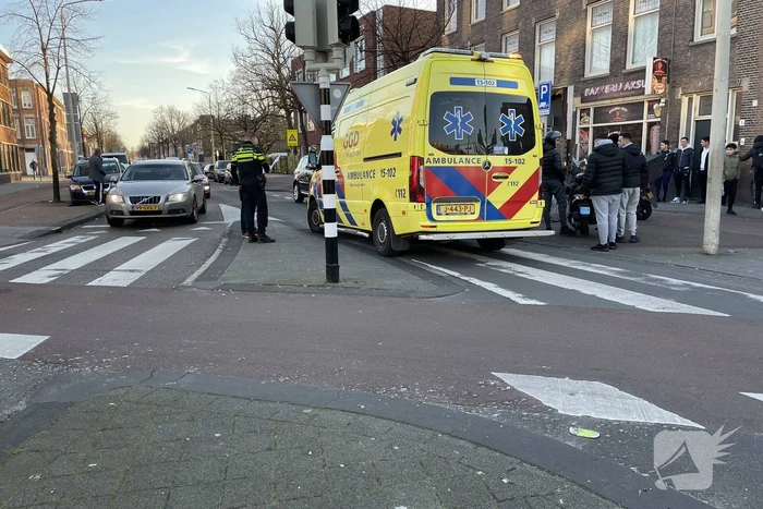 Scooterrijder aangereden door personenauto