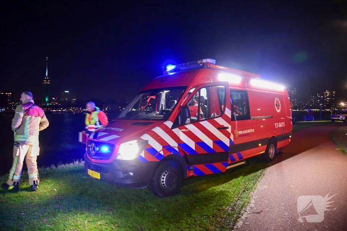 Zoekactie nadat scooter in waterkant wordt aangetroffen