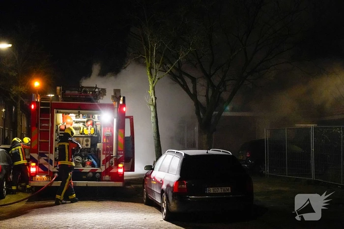 Veel rook bij brand in geparkeerde auto