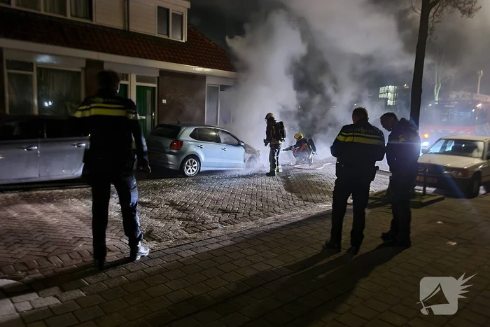 Veel rook bij brand in geparkeerde auto