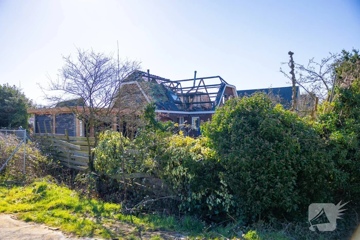 Schade na uitslaande brand bij daglicht goed zichtbaar