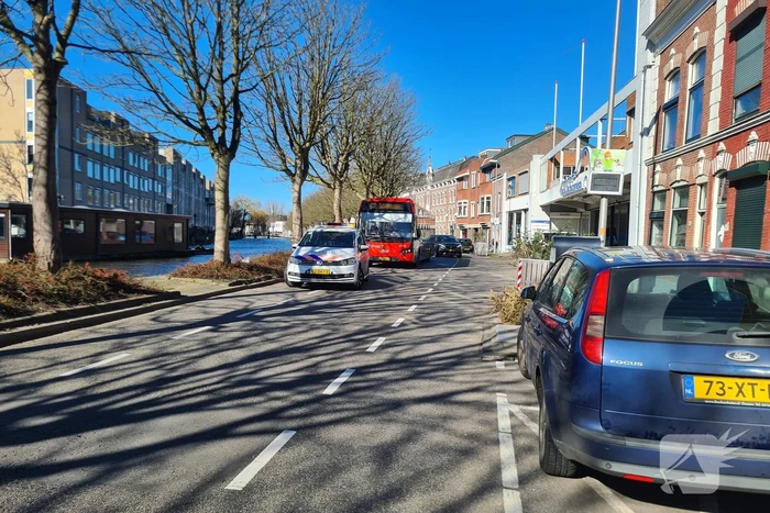 Auto en bestelbus beschadigd na ongeval