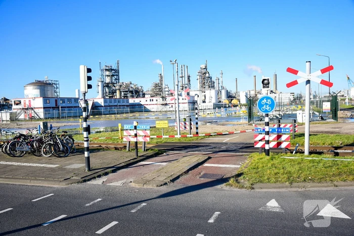 Waterballet op terrein van chemisch bedrijf
