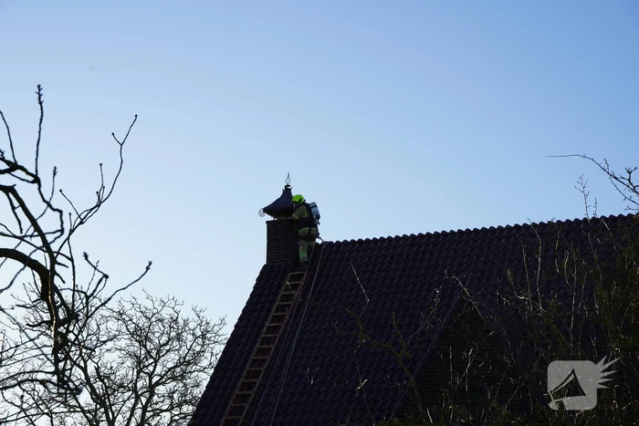 Weg afgesloten vanwege brand in schoorsteen
