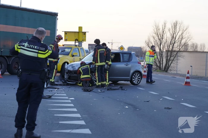Flinke schade bij aanrijding op kruising
