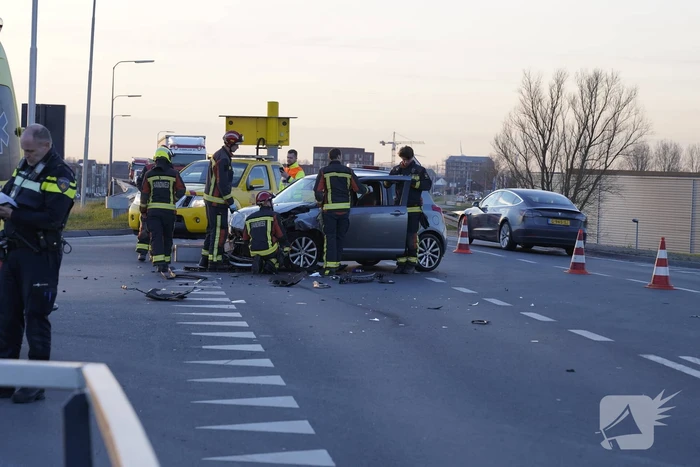 Flinke schade bij aanrijding op kruising