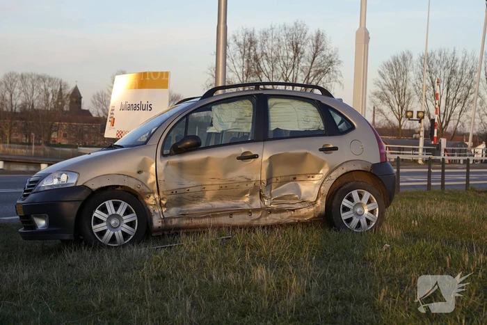 Flinke schade bij aanrijding op kruising