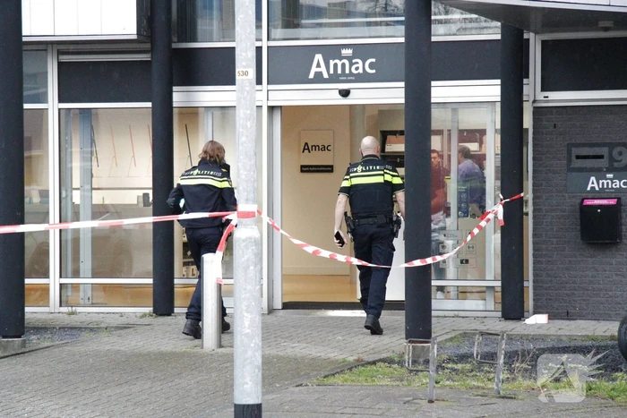 Politie doet onderzoek naar overval op Amac winkel