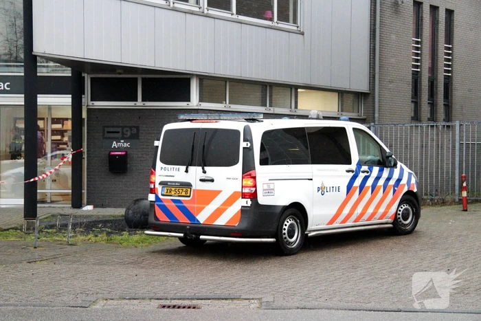 Politie doet onderzoek naar overval op Amac winkel