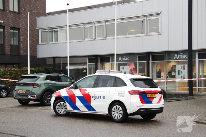 Politie doet onderzoek naar overval op Amac winkel