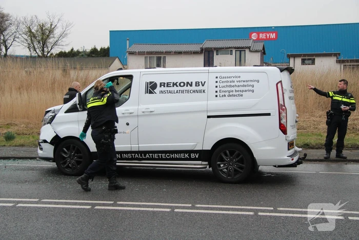 Veel schade na botsing tussen meerdere voertuigen