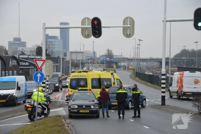 Veel schade na botsing tussen twee voertuigen