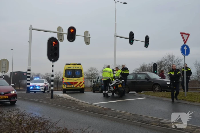 Veel schade na botsing tussen twee voertuigen