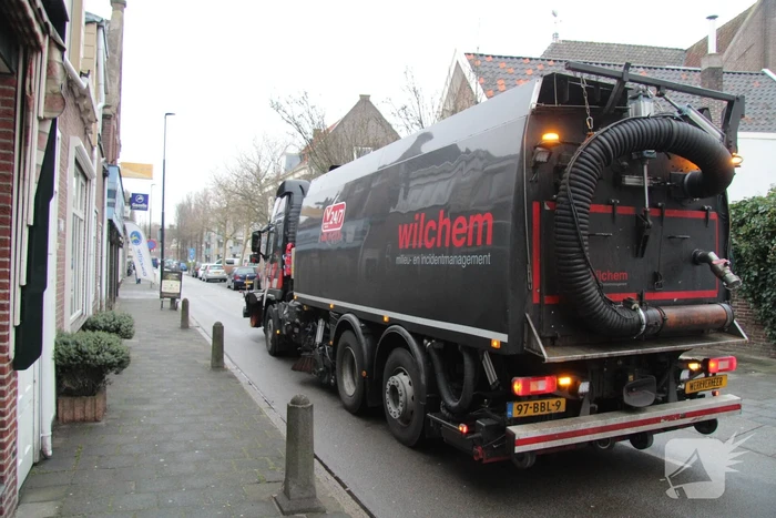 Meerdere mensen onderuit door lang oliespoor