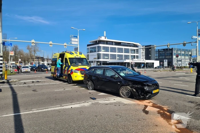 Flinke schade door botsing met drie voertuigen