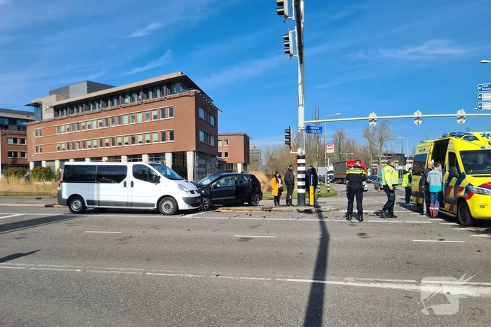 Flinke schade door botsing met drie voertuigen