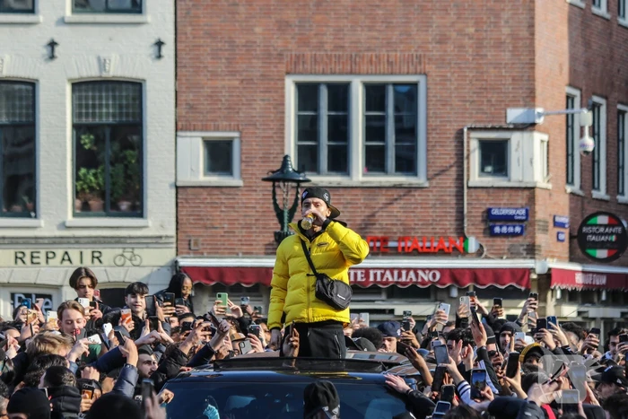 Enorme menigte voor meet-and-greet rapper Central Cee