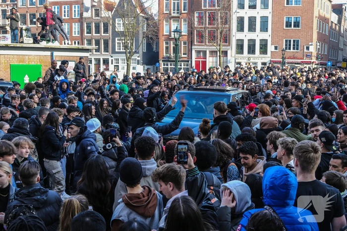 Enorme menigte voor meet-and-greet rapper Central Cee