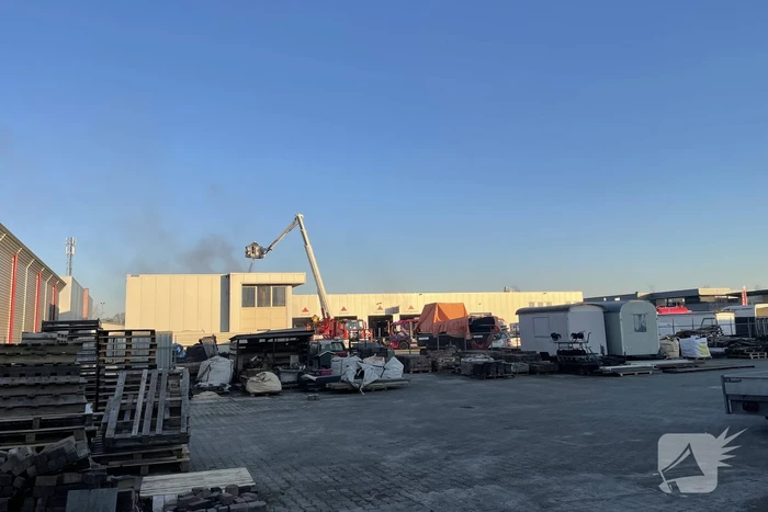 Zeer grote brand in caravanstalling