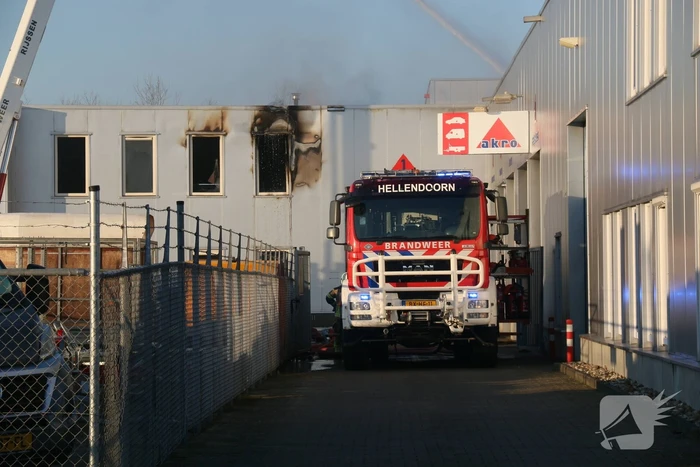 Zeer grote brand in caravanstalling
