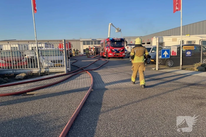 Zeer grote brand in caravanstalling